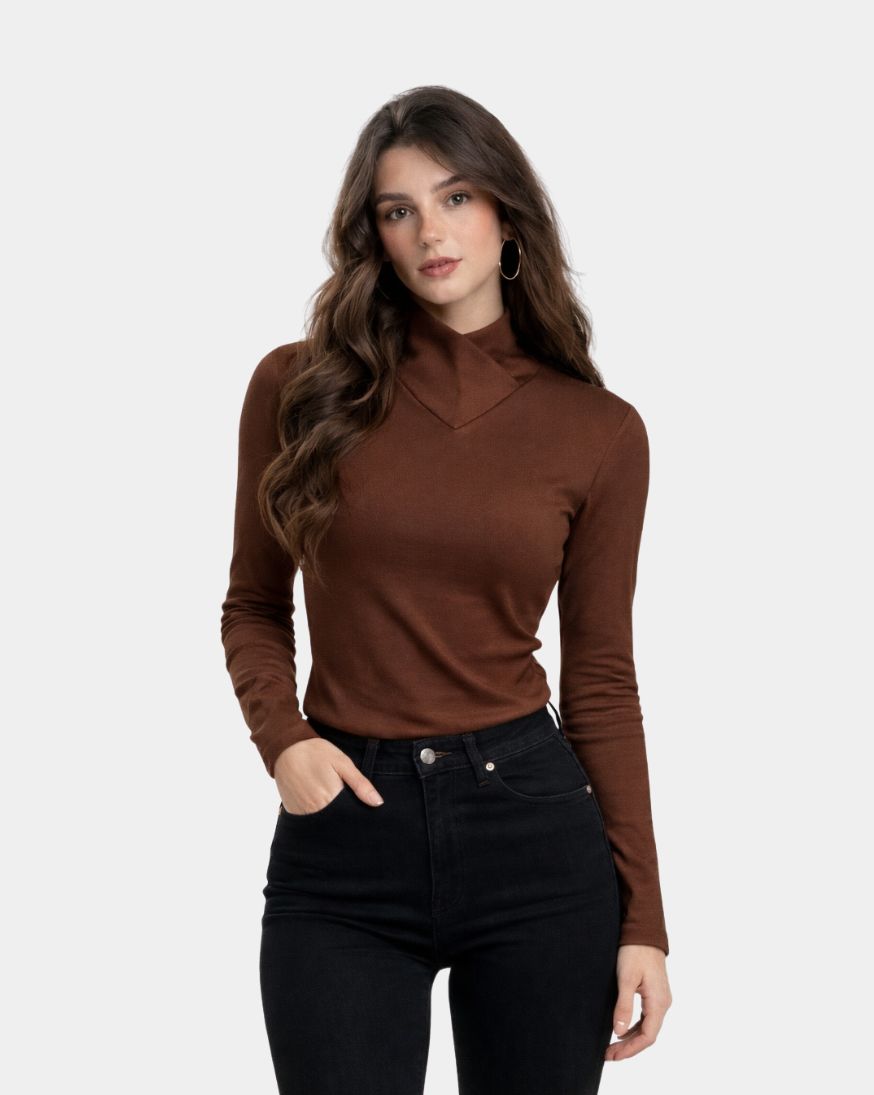 Top elegante de cuello cruzado