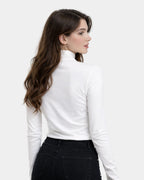 Top elegante de cuello cruzado